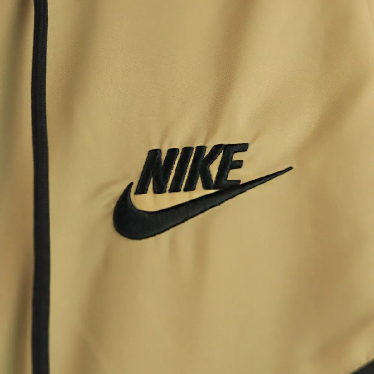 Nike Woven Windrunner Regen Jacke DA0001-015 - beige-schwarz